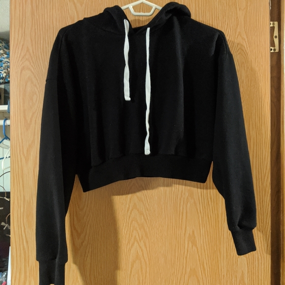 Forever 21 Tops - Black Forever 21 Crop Sweatshirt